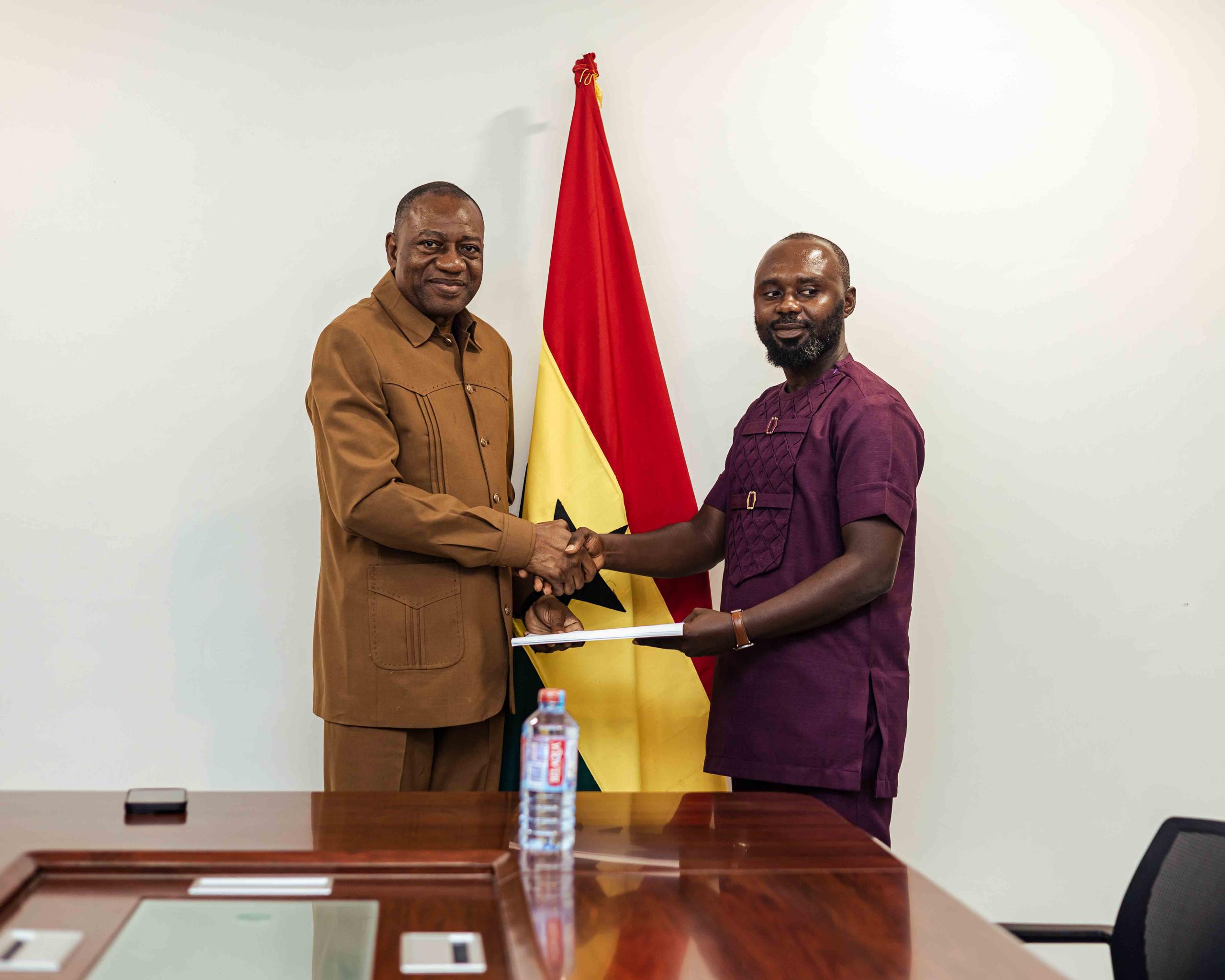 Dr Rashid Pelpuo and HESS boss 